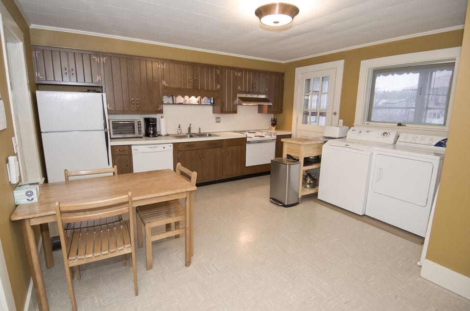 Kitchen with everything 