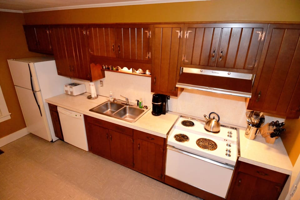 Our freshly painted retro kitchen