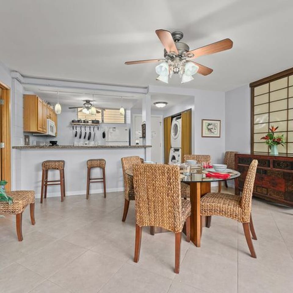dining area with view of kitchen