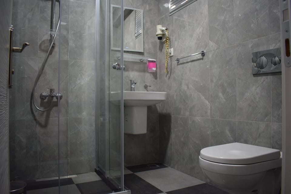 Comfort Twin Room | Bathroom shower