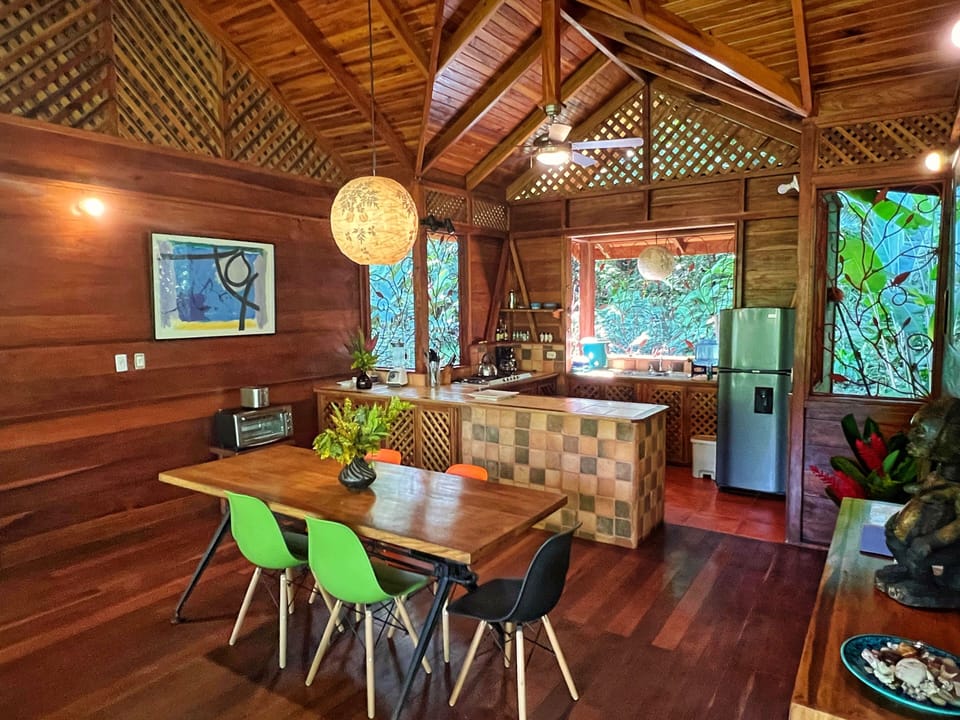 Deluxe Villa, 2 Bedrooms, 2 Bathrooms | In-room dining