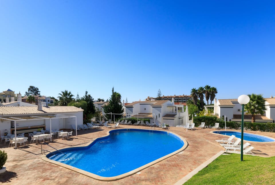 All year round swimming pool. Bar service (open in Summer)