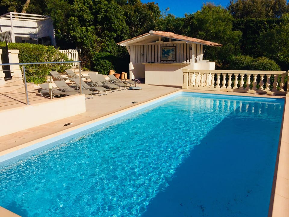 the chat and Chill bar at the private pool