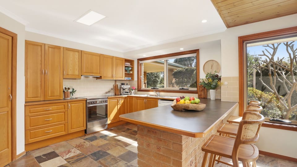 Coolburra | Chef's kitchen | Microwave | Barista coffee machine | Dishwasher | 1km to supermarket