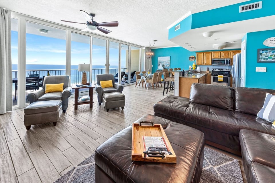 Spacious living and kitchen area - great for entertaining