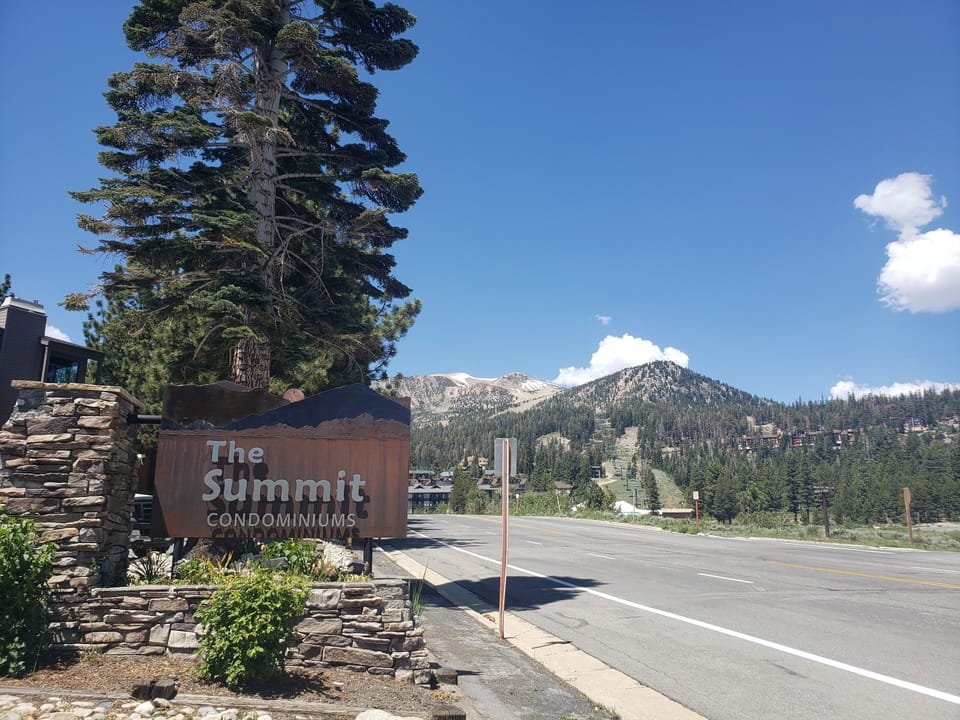 Summit Condominiums and Eagle base lodge with Lincoln mountain in background