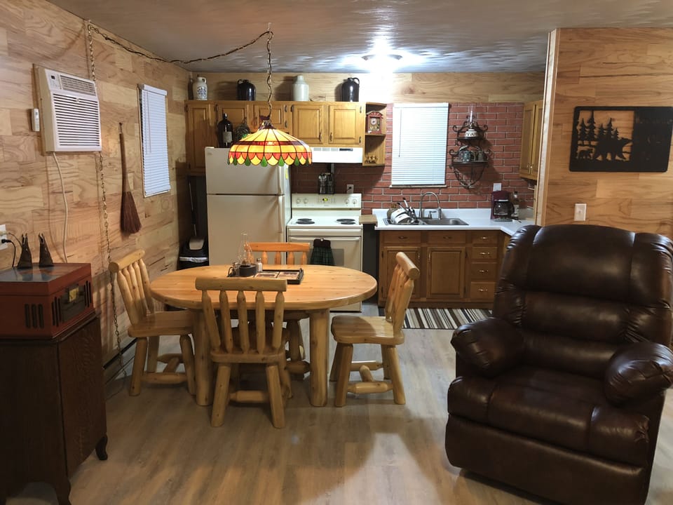 Charming kitchen with log dinning Table, cozy lighting..fully stocked