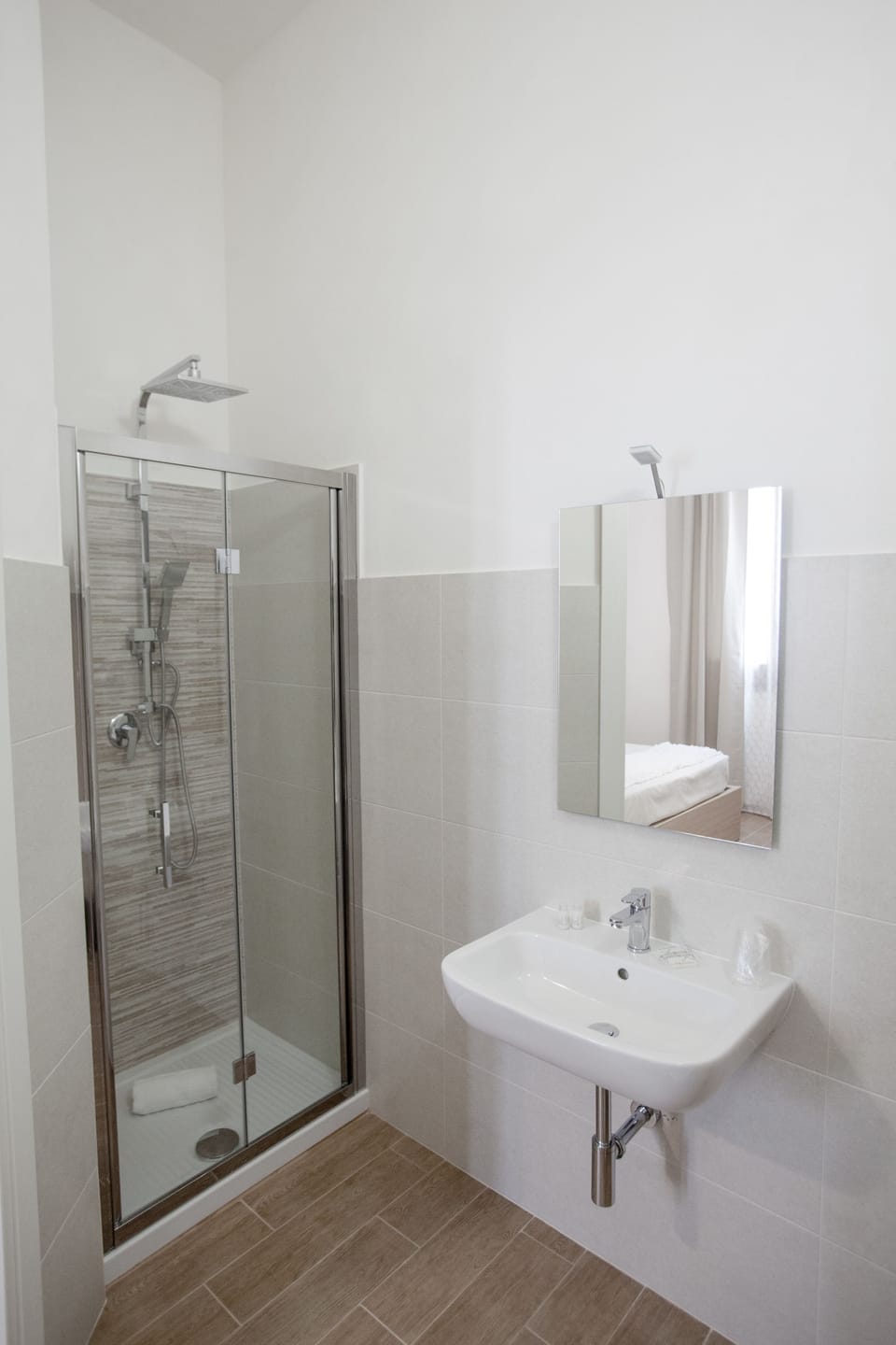 Comfort Double Room | Bathroom | Shower, rainfall showerhead, hair dryer, bidet