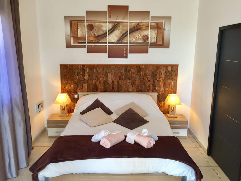 Luxury Double Room, 1 Queen Bed, Hot Tub (Stella) | Premium bedding, individually decorated, individually furnished