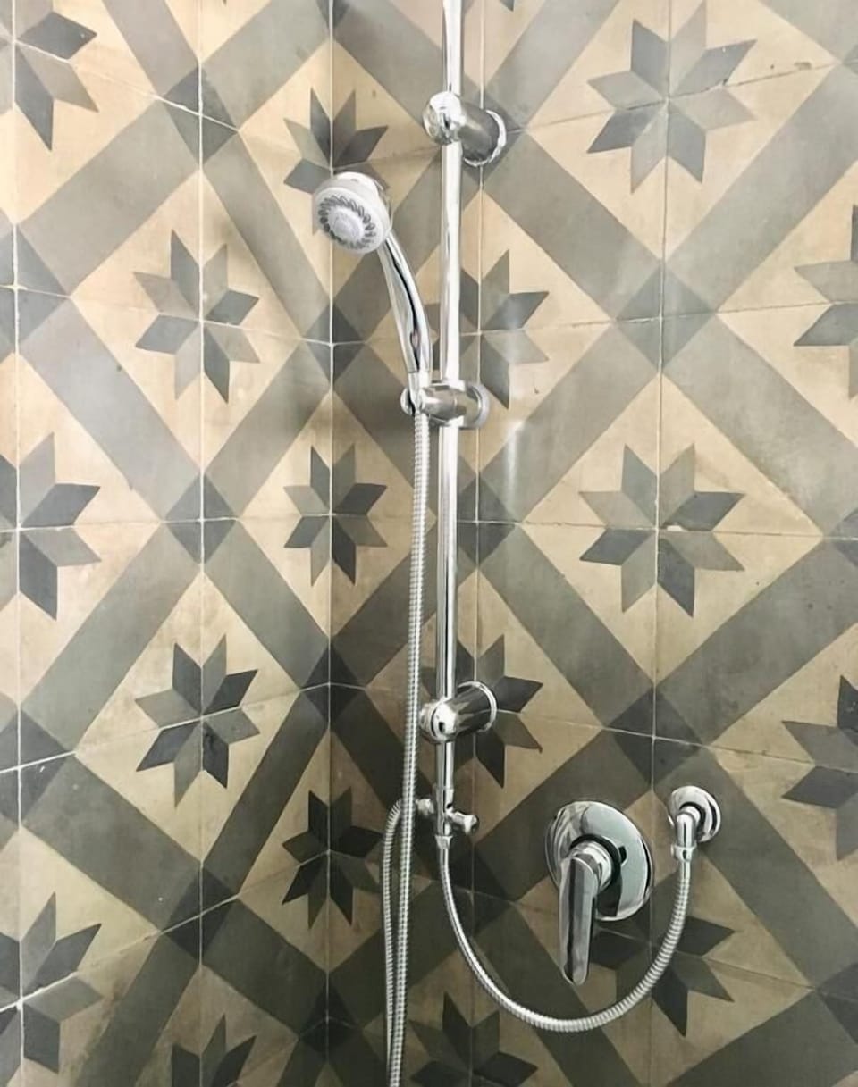 Standard Double Room, Courtyard View | Bathroom | Shower, rainfall showerhead, eco-friendly toiletries, hair dryer