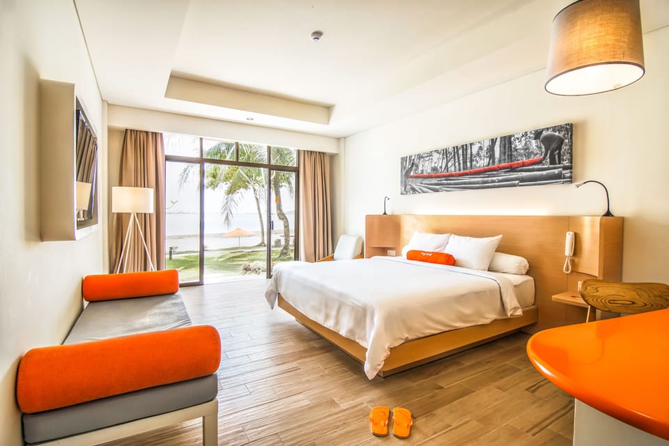Room (HARRIS Sea View) | Premium bedding, Select Comfort beds, in-room safe, desk