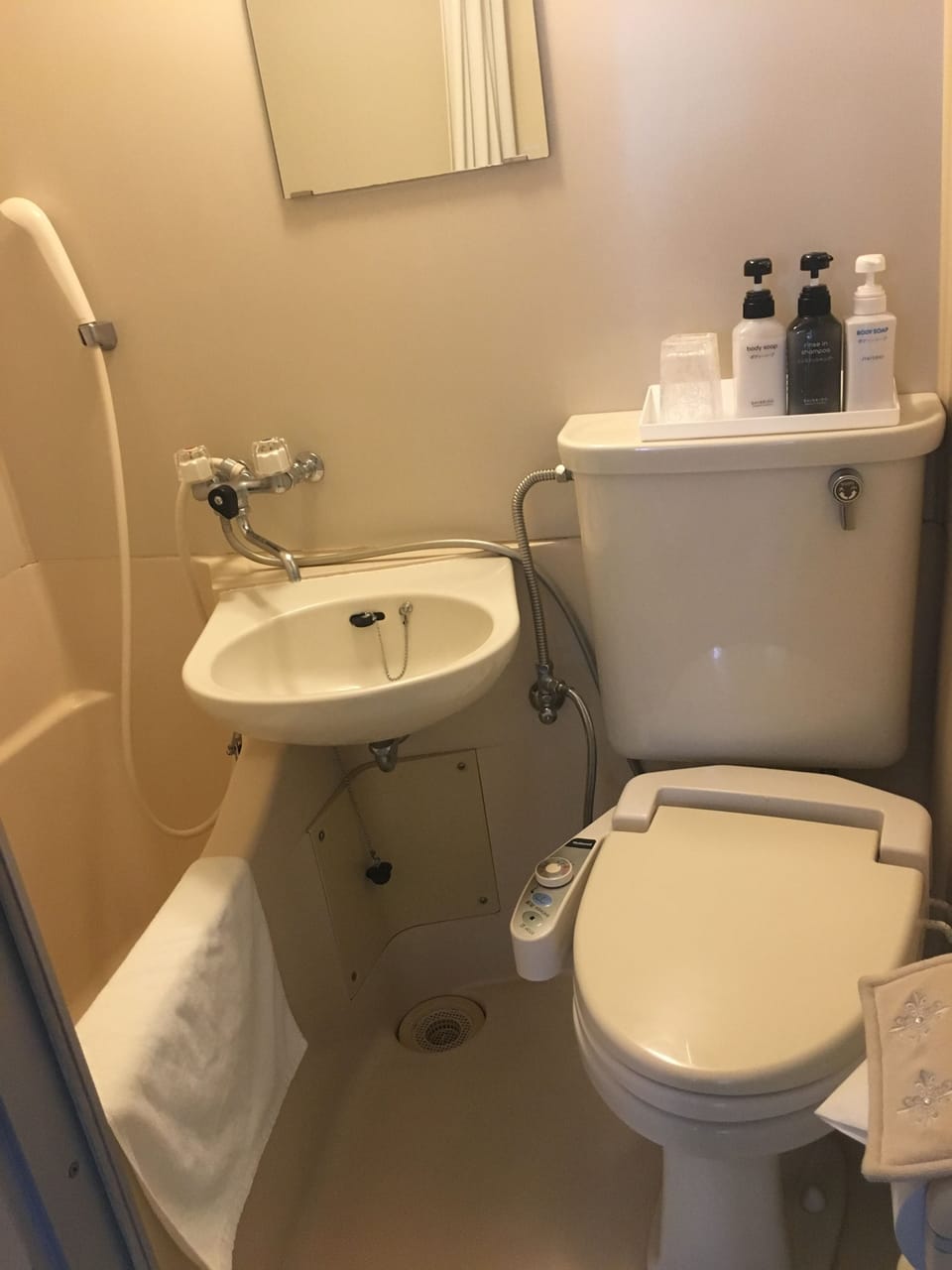 Separate tub and shower, deep soaking tub, free toiletries, hair dryer