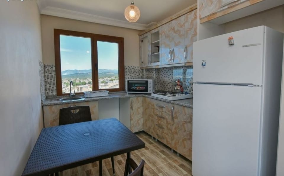 Family Suite, 1 Queen Bed with Sofa bed, Kitchen, Sea View | Private kitchen | Full-size fridge, microwave, stovetop, coffee/tea maker