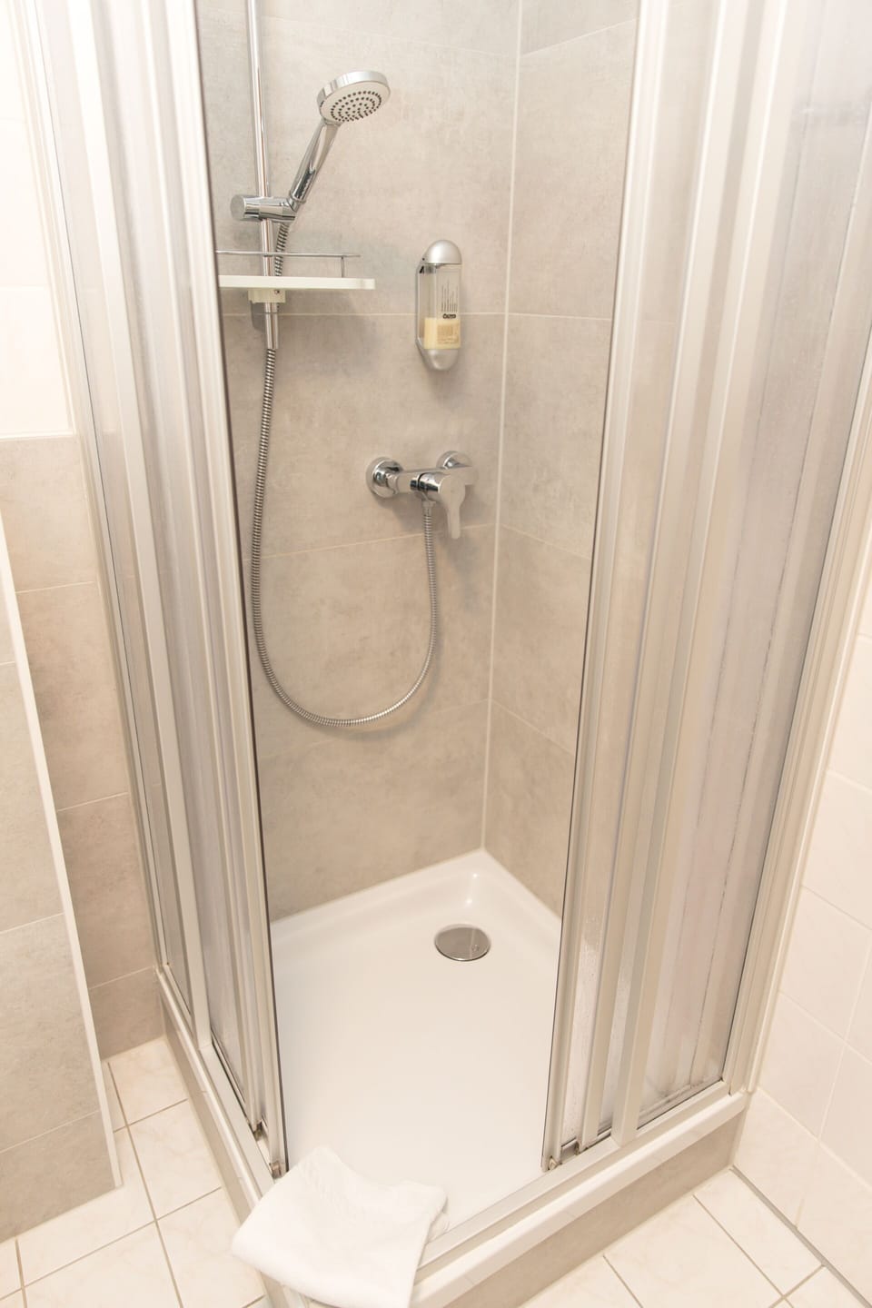 Standard Double Room, Private Bathroom | Bathroom | Deep soaking tub, free toiletries, hair dryer, towels