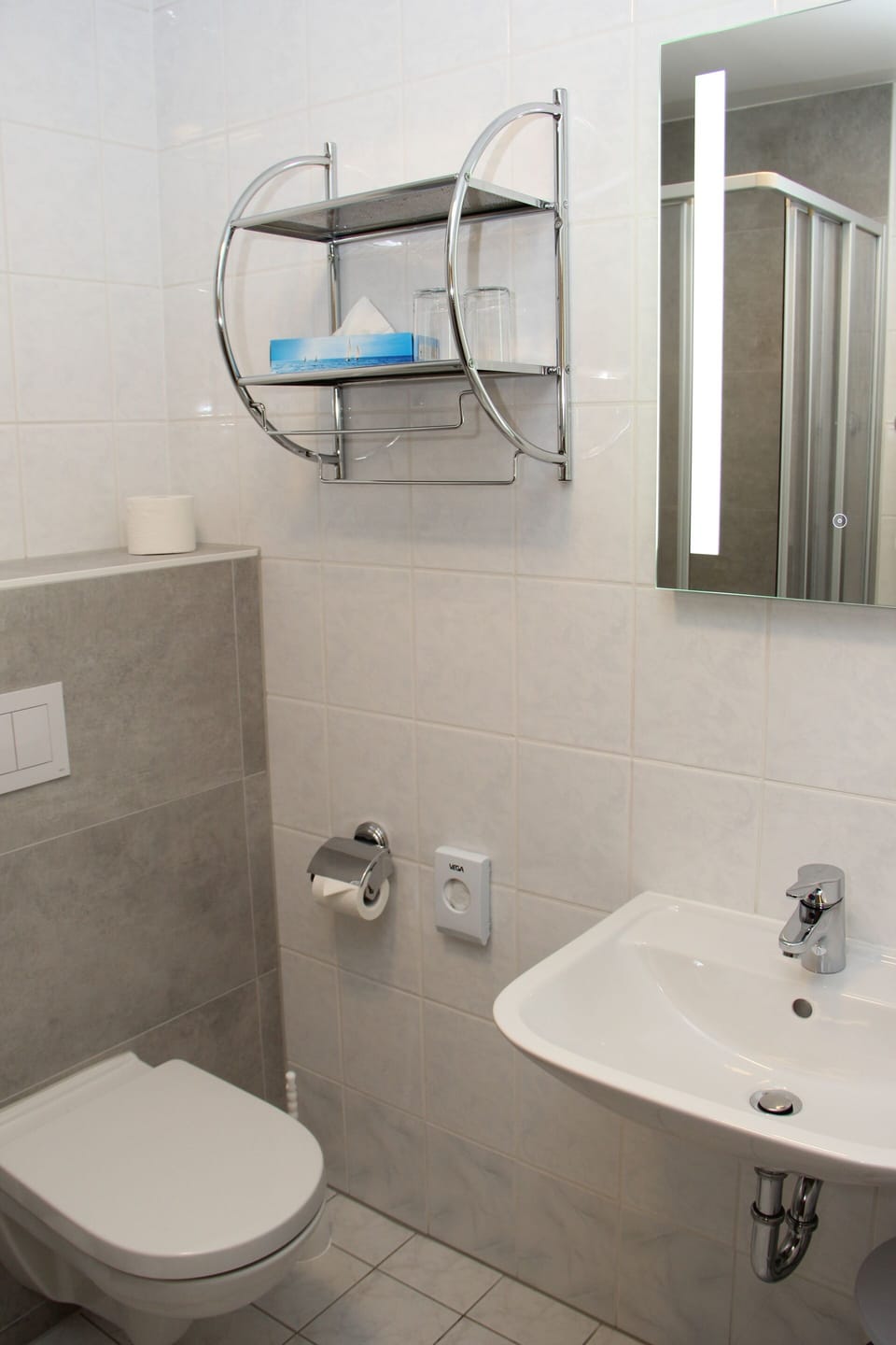 Standard Double Room, Private Bathroom | Bathroom | Deep soaking tub, free toiletries, hair dryer, towels