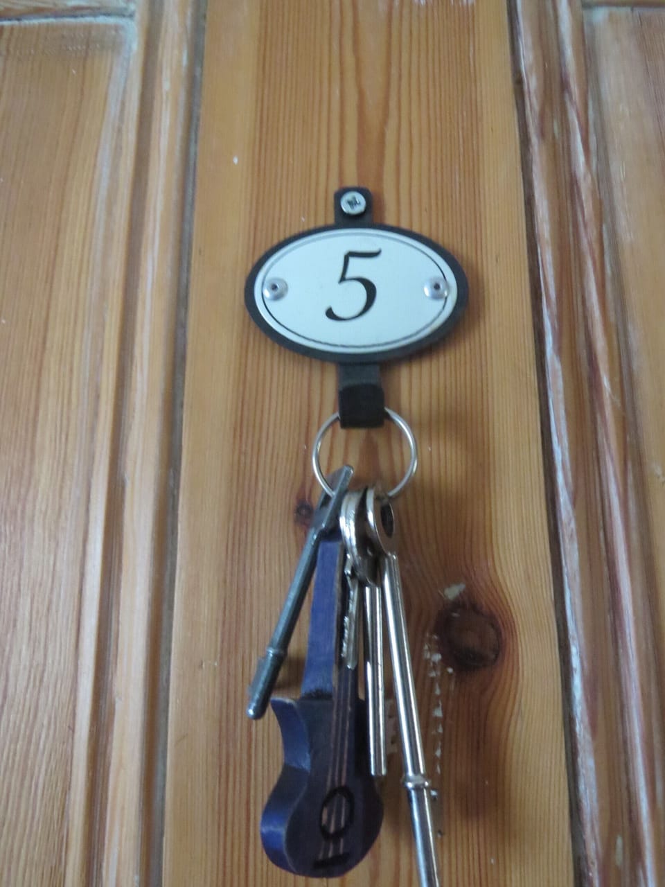 Twin Room (Room 5 ) | In-room safe, individually decorated, individually furnished, desk