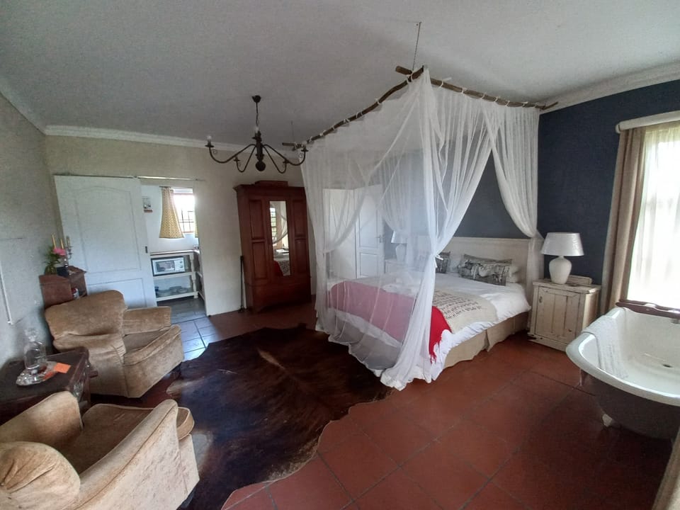 Wakkerst room Villager Self-Catering Suite for 2 | In-room safe, individually decorated, individually furnished, desk