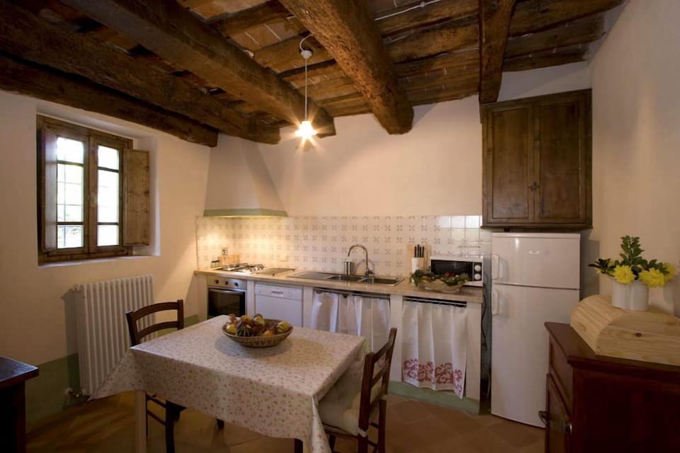 Villa, 6 Bedrooms | Private kitchen | Full-size fridge, microwave, oven, stovetop
