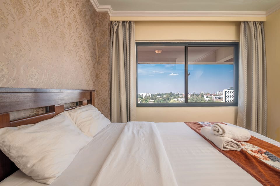 3 bedrooms, premium bedding, pillowtop beds, in-room safe