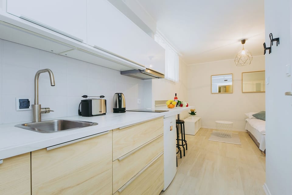 Fridge, stovetop, electric kettle, cookware/dishes/utensils