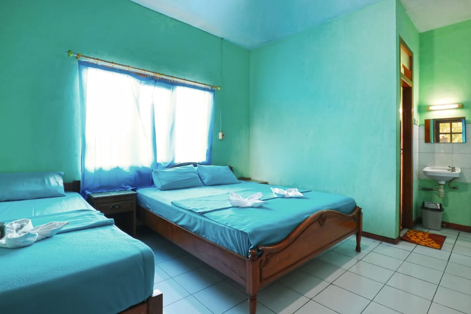 Family Room (2nd Floor) | Desk, free WiFi, bed sheets