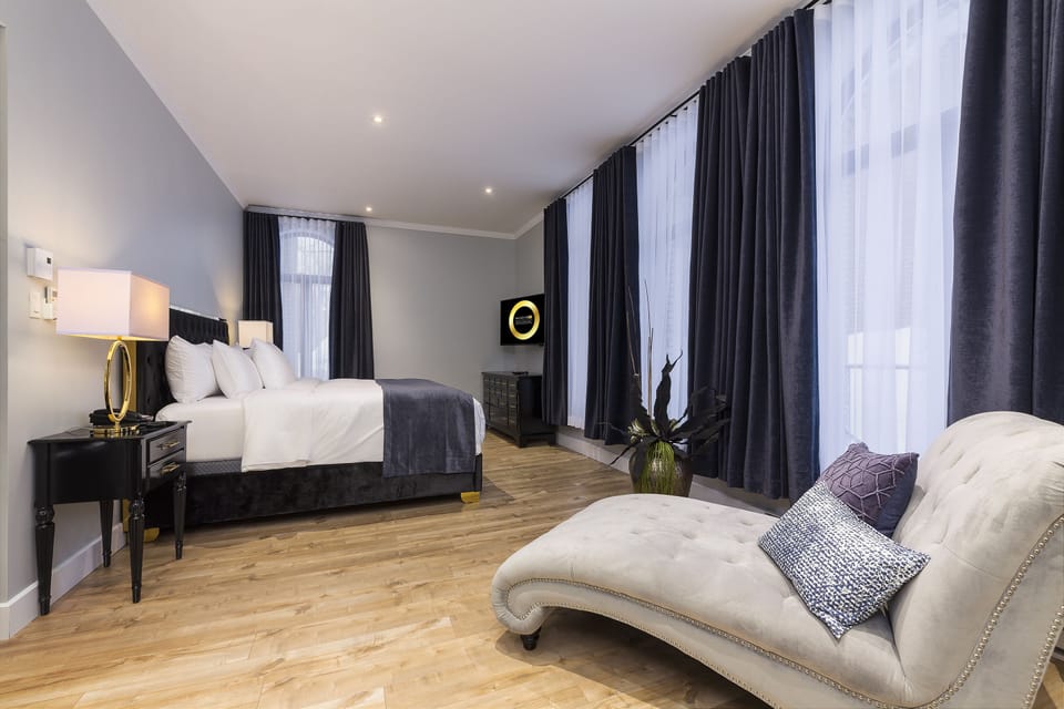 Signature Suite, 1 King Bed with Sofa bed, Non Smoking | Premium bedding, down comforters, desk, WiFi (free)