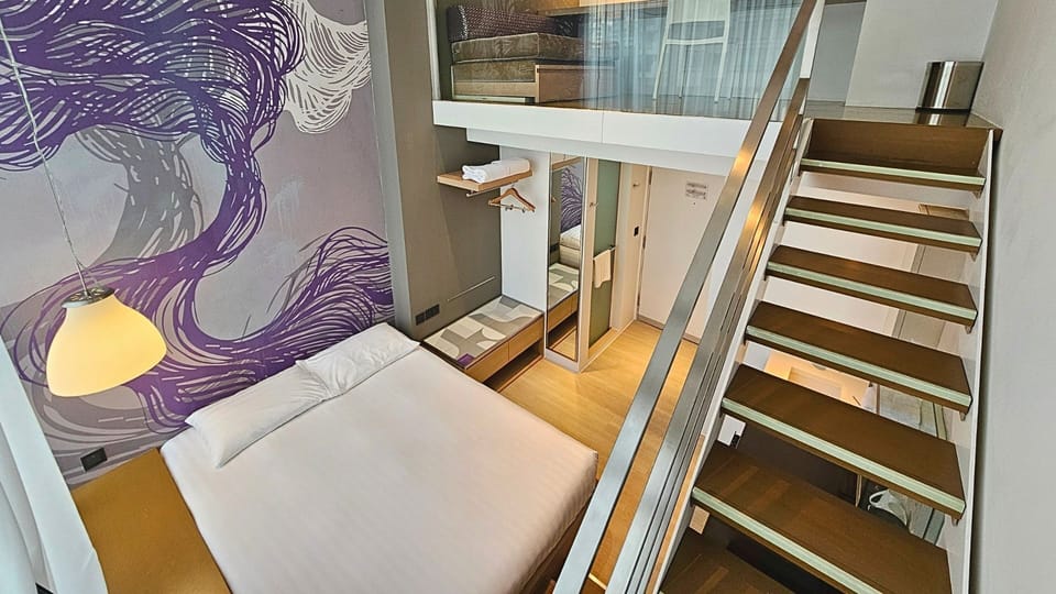 Studio Loft, 1 Queen Bed | Premium bedding, in-room safe, desk, laptop workspace