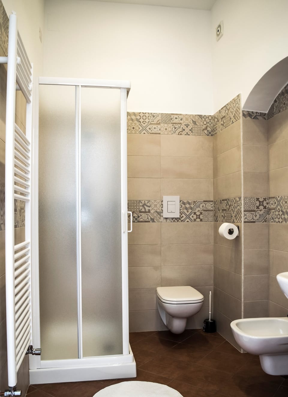 Romantic Double Room, Terrace, Vineyard View (Lavigna) | Bathroom shower