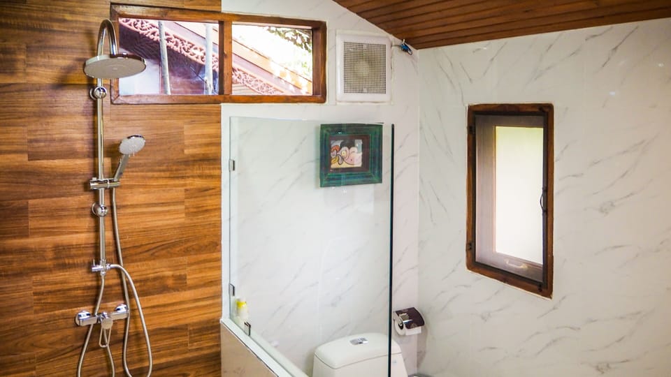 Standard Room | Bathroom shower