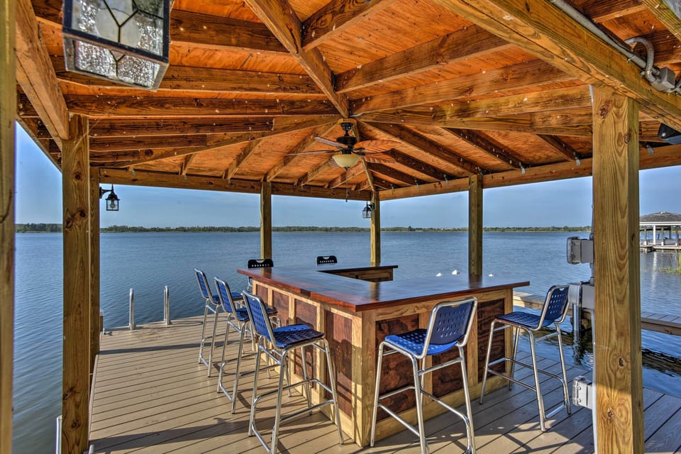 Private Dock w/ Bar