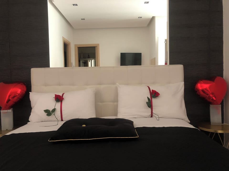 Deluxe Suite | Blackout drapes, iron/ironing board (on request), cribs (surcharge)