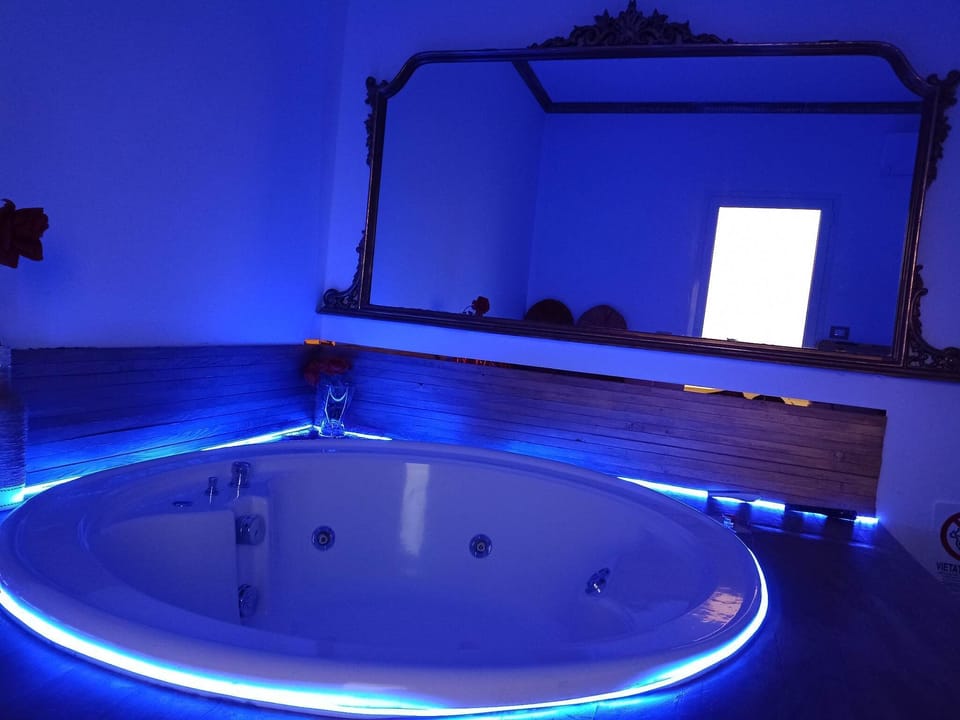 Hot tub, deep-tissue massages, sports massages, massages