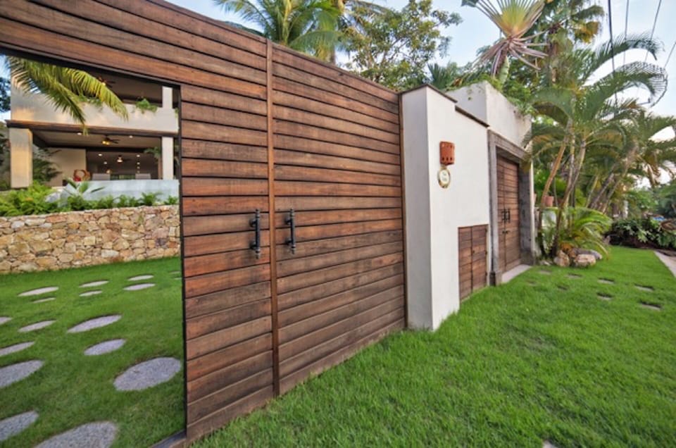Tall front gate 