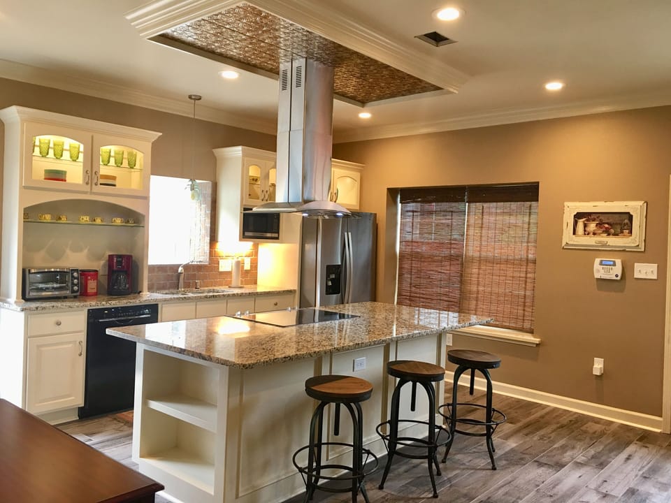 Another pic of the island  (waiting for the store to deliver 3 more bar stools)