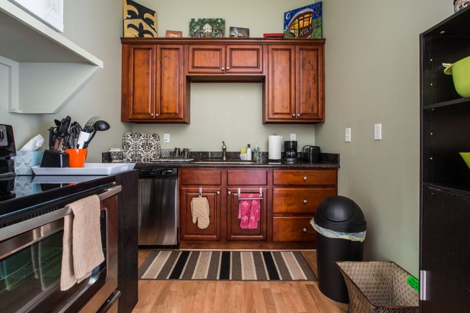 Full kitchen