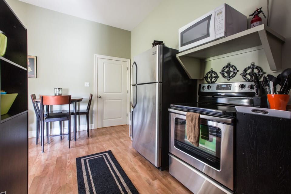 Full kitchen