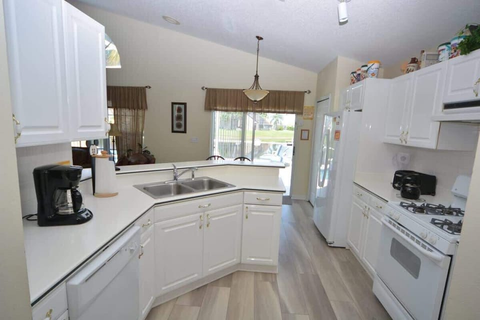 4-Bedroom-Orlando-Disney-Vacation-Home-Games-Room-Water-View-Outdoor-Spa-Kissimmee-Florida 