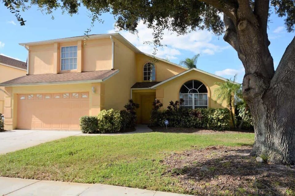 4-Bedroom-Orlando-Disney-Vacation-Home-Games-Room-Water-View-Outdoor-Spa-Kissimmee-Florida 
