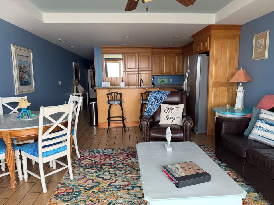 Living/Dining Area!