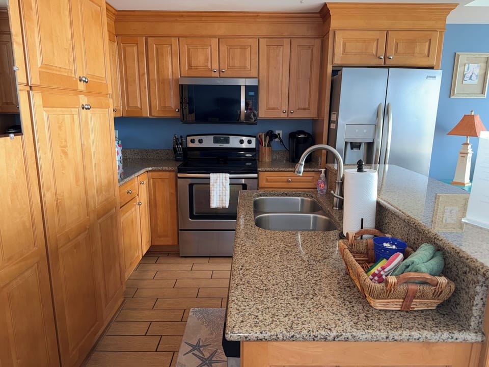 Updated kitchen which provides what you need to prepare any meal!