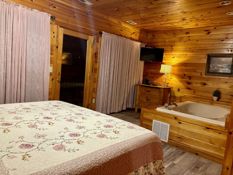 Downstairs King Suite 
Jacuzzi Tub 
TV
Rocking Chairs on Downstairs Deck