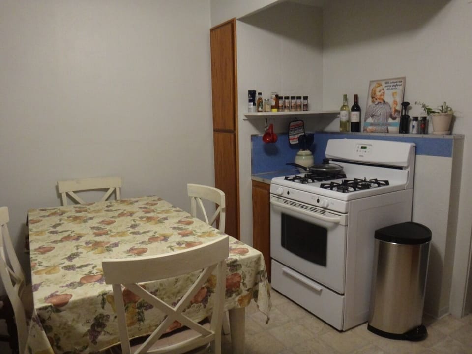 Dine-in kitchen