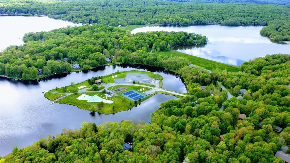 Arrowhead Lake - Island Pool, Tennis Courts, Playground and Recreation Area