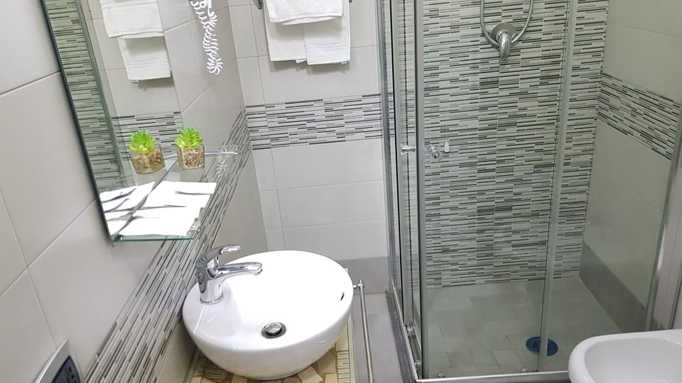 Classic Townhome, Non Smoking | Bathroom | Shower, rainfall showerhead, free toiletries, bidet