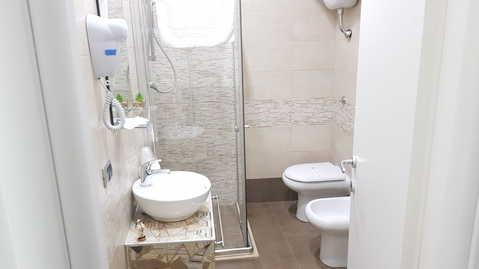 Family Townhome, 1 Queen Bed, Non Smoking | Bathroom | Shower, rainfall showerhead, free toiletries, bidet