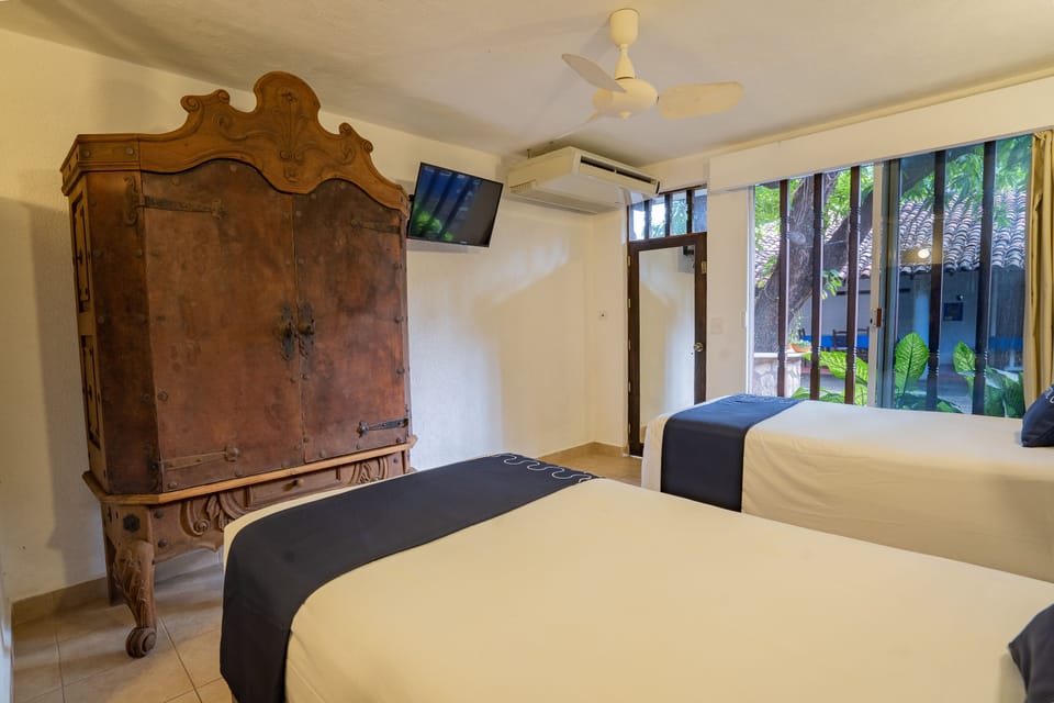 Deluxe Room, 2 Twin Beds | Iron/ironing board, bed sheets