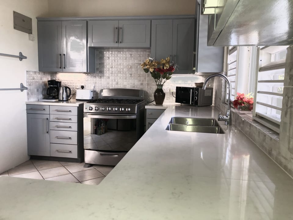 Kitchen including Range-Cooker