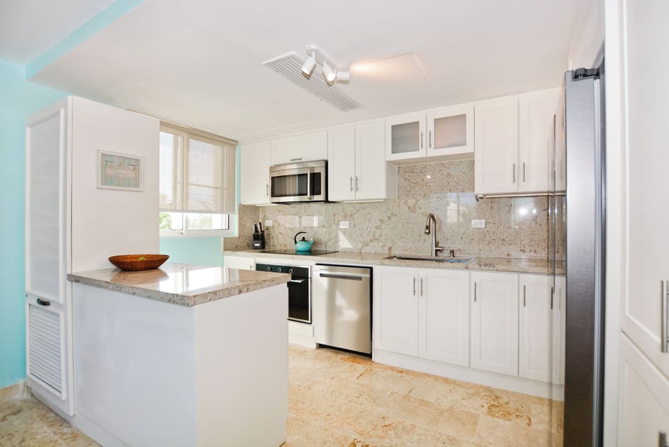 Light and bright fully renovated kitchen featuring  premium finishes.