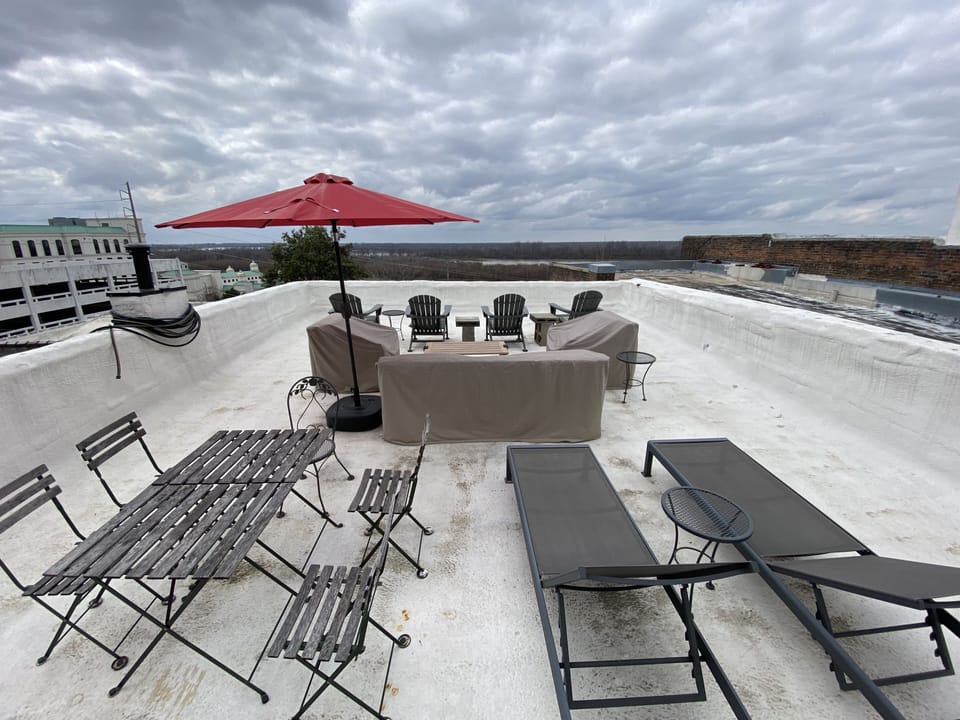 Rooftop terrace with stunning river views! 