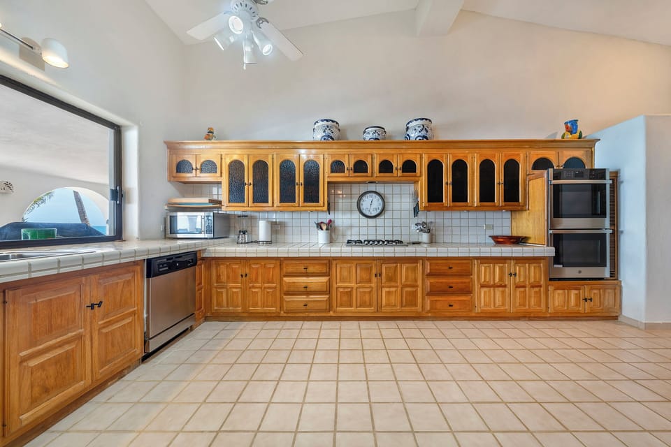 Well appointed kitchen for entertaining